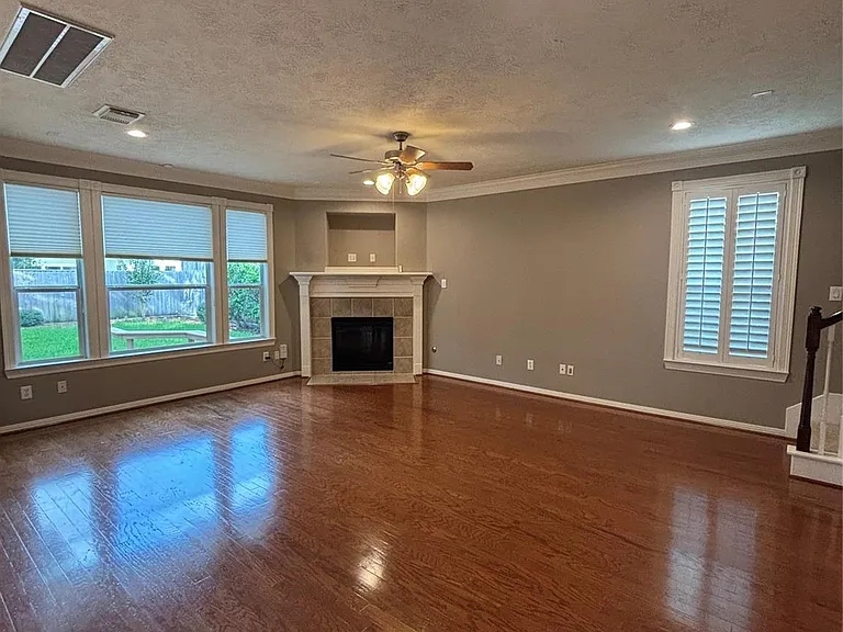 951 Lamonte Ln — Photo 4