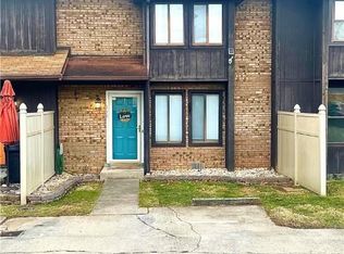 110 Maplewood Dr, Nitro, WV 25143