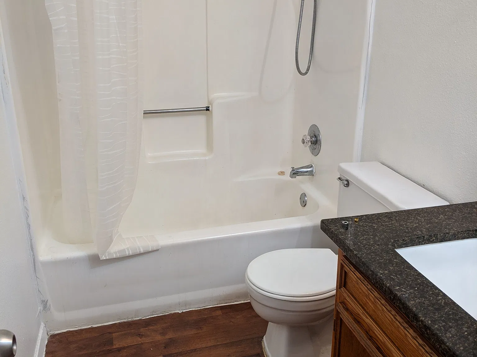 2 bed, 952 sqft, $1,300 — Photo 2
