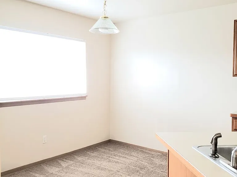 591 Eastmont Ave — Photo 6
