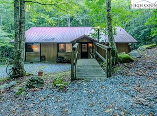 205 Dogwood Ln, Banner Elk, NC 28604