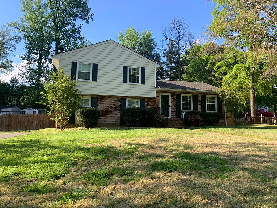 Freshly painted and super clean tri-level has all new flooring