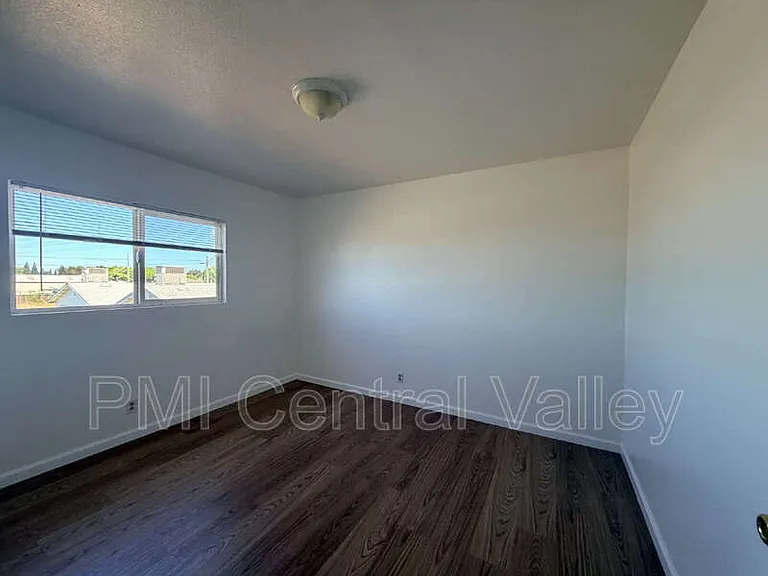 111 N Walnut Ave #10 — Photo 8
