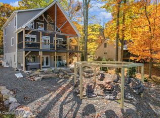 76 Lakeview Dr, Lake Harmony, PA 18624