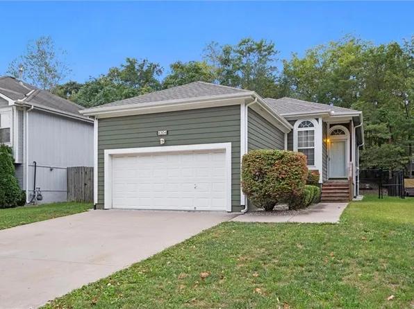 8304 Prospect Ave, Kansas City, MO 64132