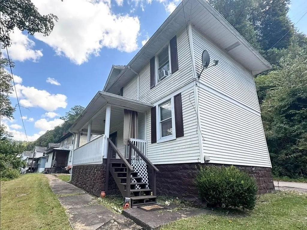 3 bed, 1.5 bath, 2150 sqft, $850 — Photo 3