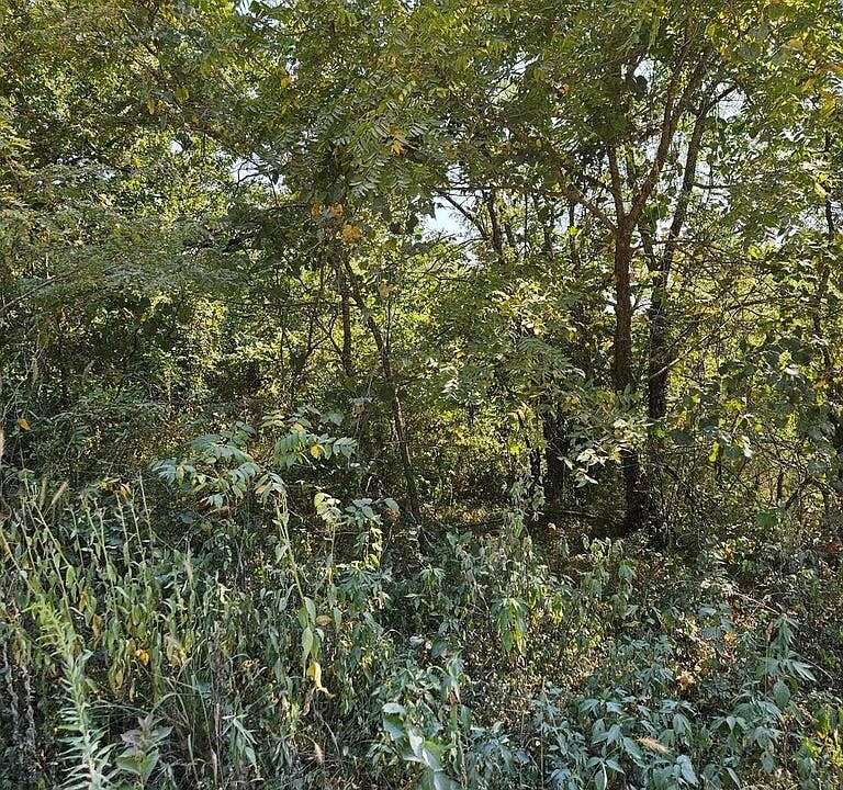 2nd image of 1926 E 555th Road
