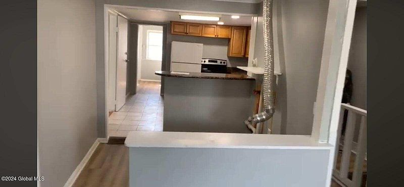 4th image of 492 Washington Avenue