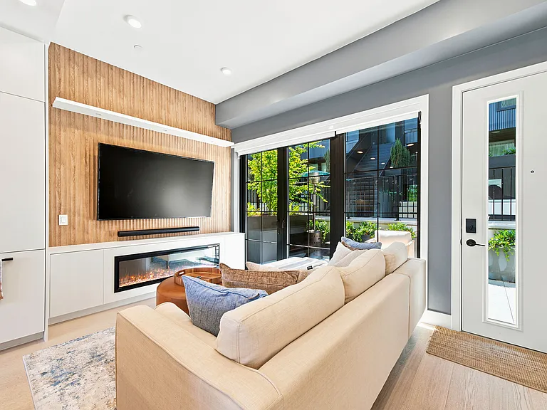 555 W 28th Ave #109 — Photo 3
