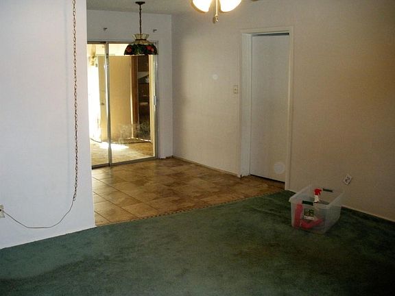 3rd image of 32 Laurie Dr NE
