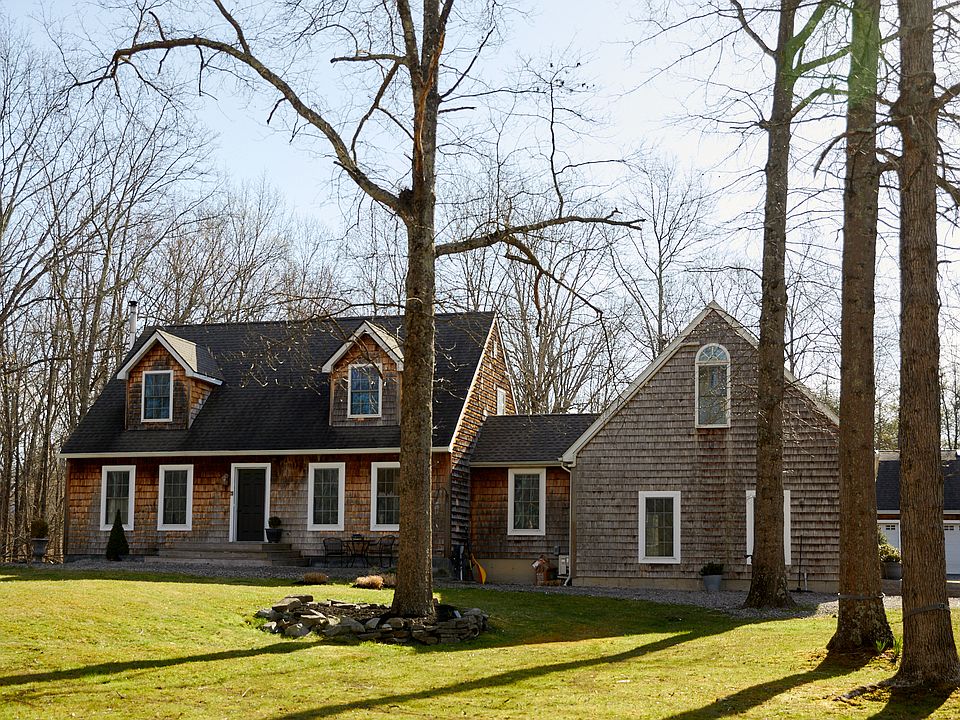 1st image of 33 Outlook Farm Dr