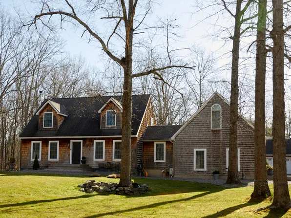 33 Outlook Farm Dr, New Paltz, NY 12561