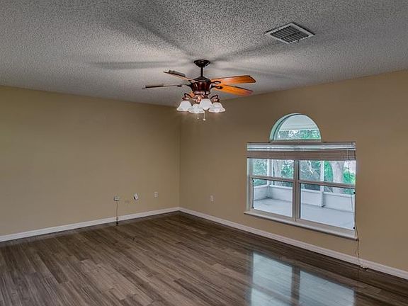 4th image of 801 Lake Doe Blvd