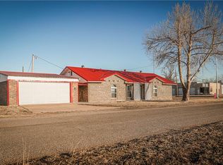 102 N Oak Ave, Erick, OK 73645