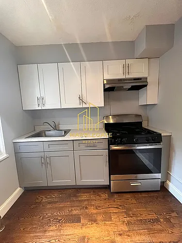 60 Crawford St Photo 1