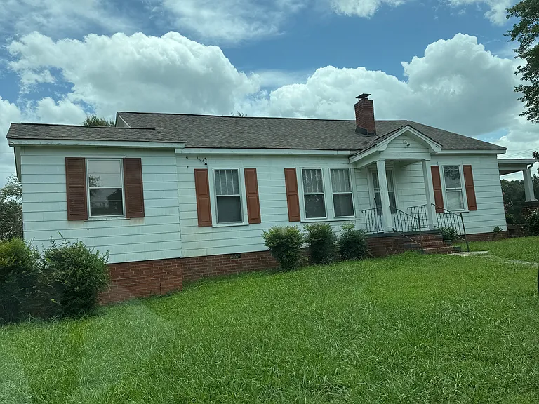 1708 Highway 218 W — Photo 2