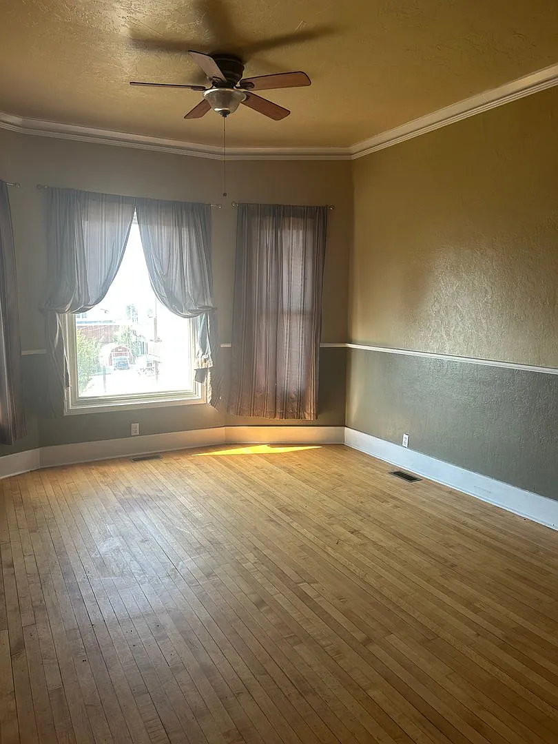 1115 W Woodman — Photo 3