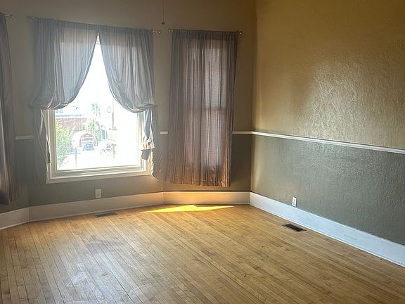 3rd image of 1115 W Woolman St