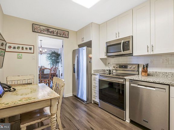 2nd image of 307 Yoakum Pkwy APT 1218