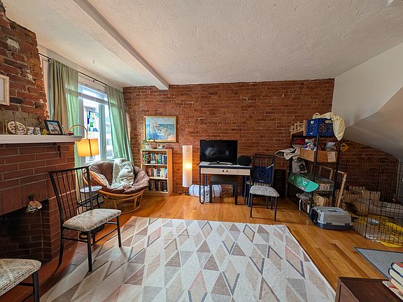 2nd image of 131 Sutherland Rd #2P