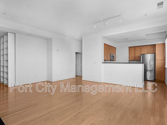 4th image of 414 Water St Unit 1-3112