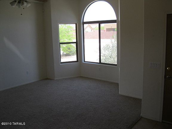 4th image of 7830 E Big Meadow Dr