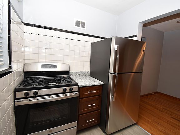 3rd image of 7168 Jamieson Ave Floor 1