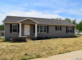 1027 Milldale Square Rd, Dandridge, TN 37725