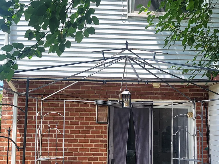1011 Foster St — Photo 3