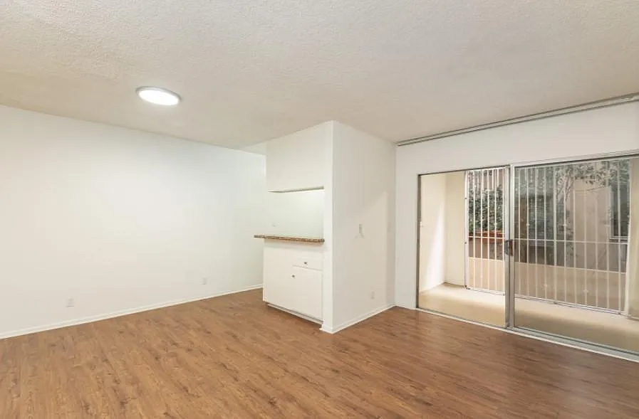 Reeves Towers — Photo 3