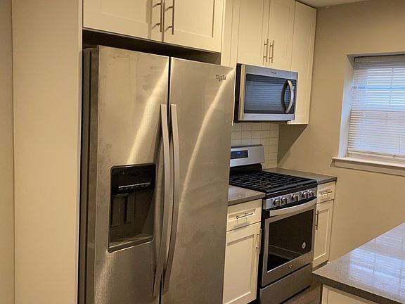 3rd image of 560 Lakeville Rd APT 1A