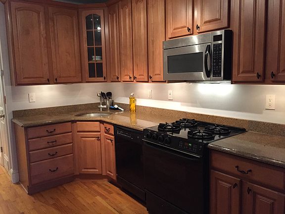 4th image of 625 Willow Ave APT 4L