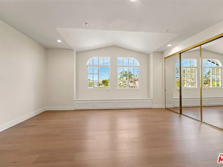 18500 Saint Moritz Dr — Photo 37