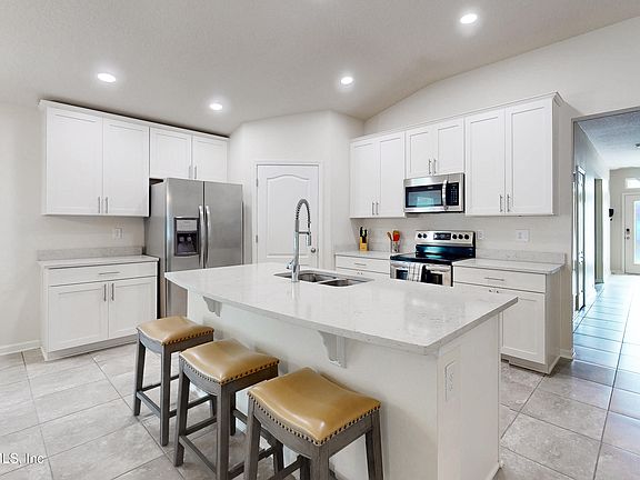 3rd image of 636 SEVILLE Parkway