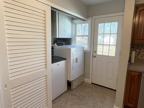5th image of 421 Jennings Ave