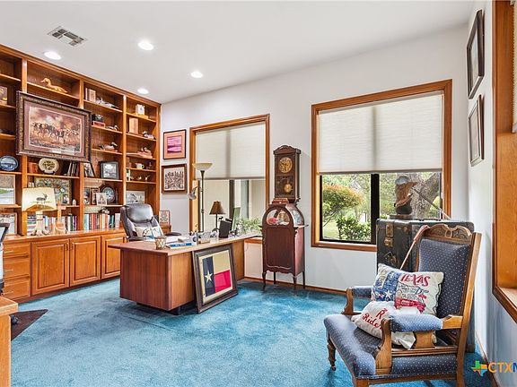 5th image of 901 Blaylock Dr