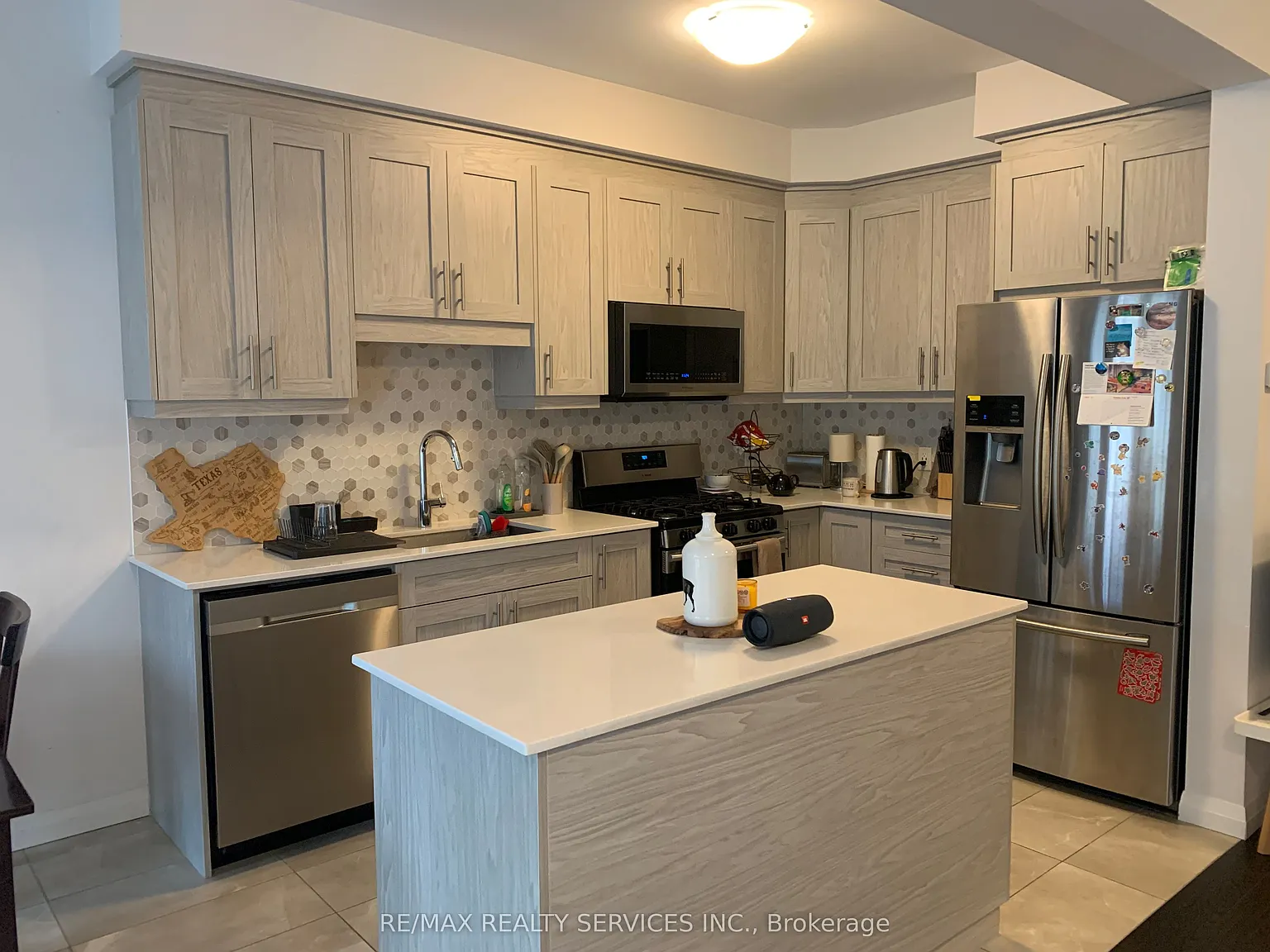 3 bed, $3,200 — Photo 3