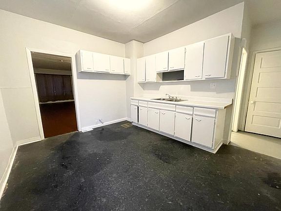 4th image of 64 Schreck Ave