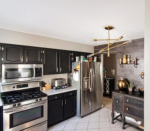 2nd image of 697 Morning Glory Ln