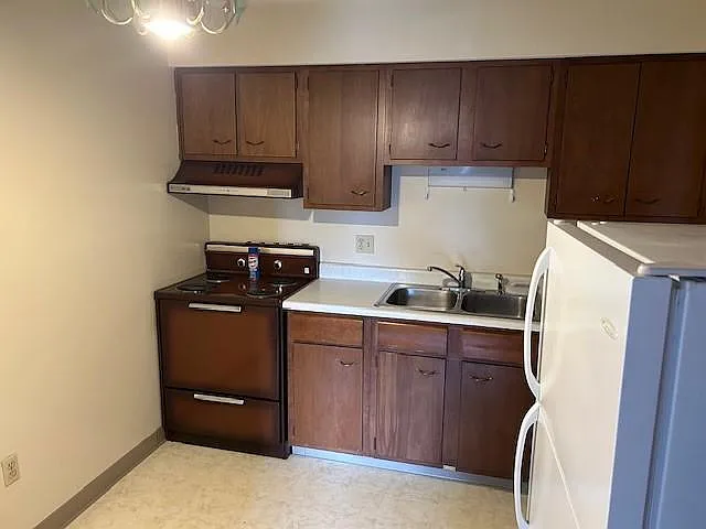 2226 Court St — Photo 2