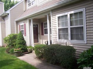 10 Snowdance Ln, Nesconset, NY 11767