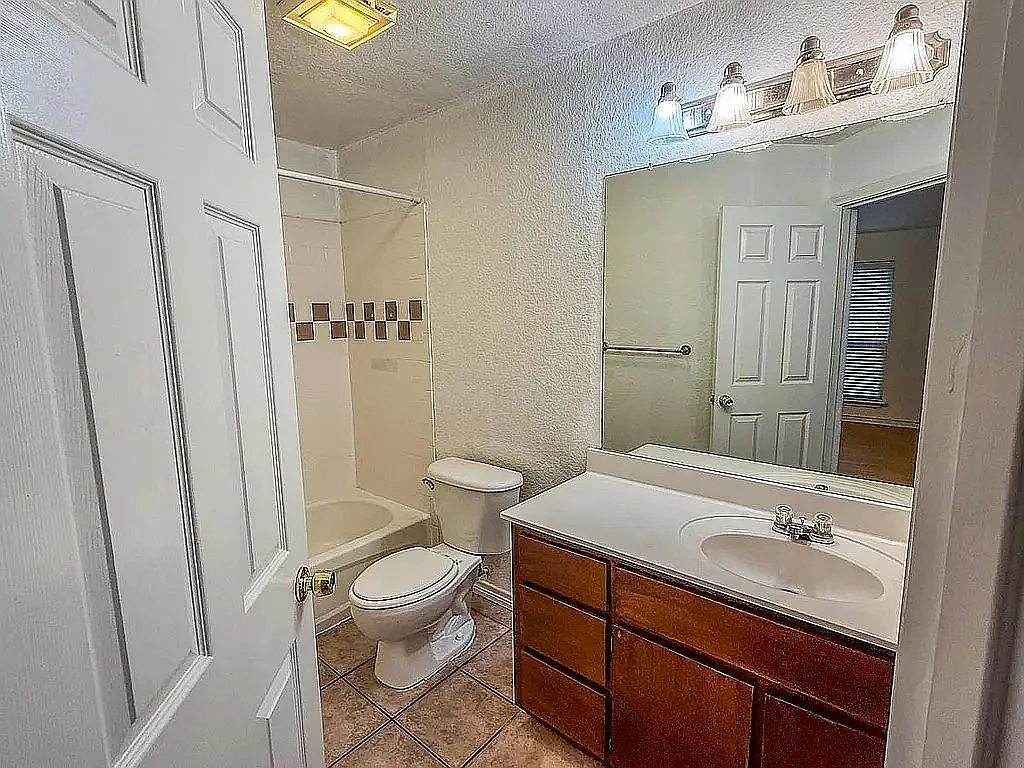 3 bed, 1400 sqft, $1,500 — Photo 3