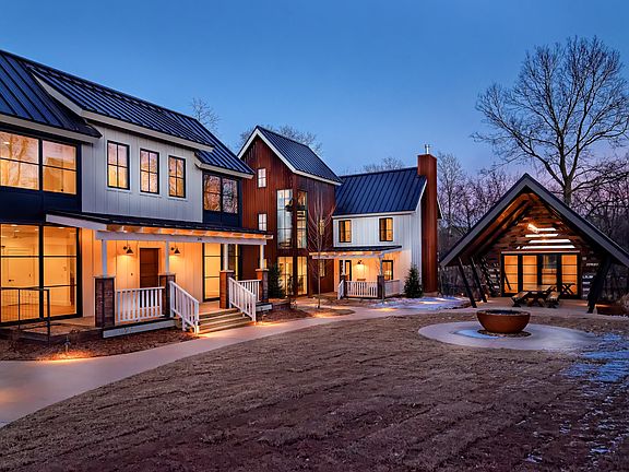 2nd image of 304 NE Black Apple Ln