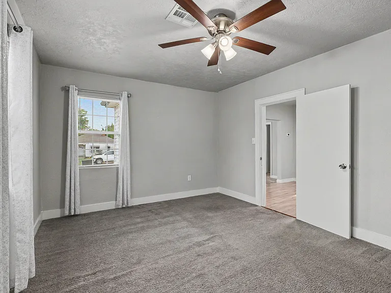 537 SW 46th St — Photo 20