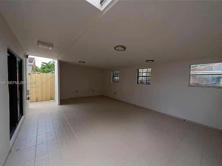 370 Flagami Blvd — Photo 42