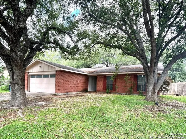 1205 E Hancock, Beeville 78102