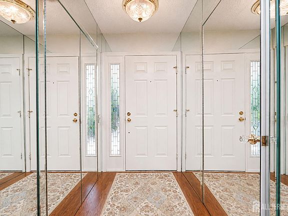 4th image of 176 Goldfinch Dr