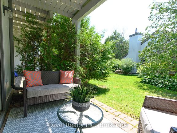 2nd image of 440 Oxbow Cres