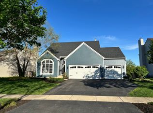 223 Edgewater Dr, Bartlett, IL 60103