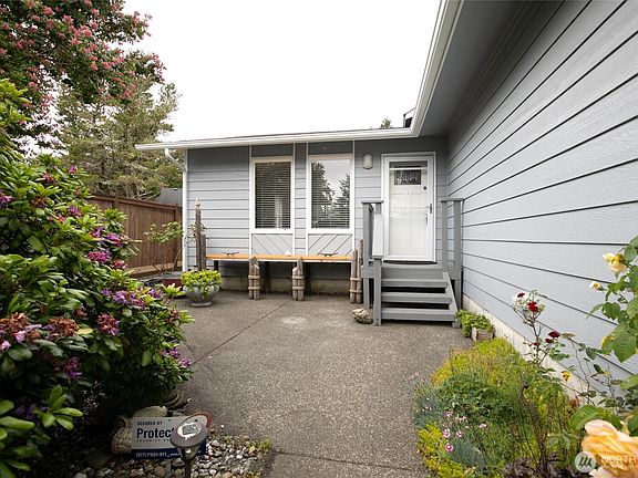 2nd image of 602 Huckleberry Court SE